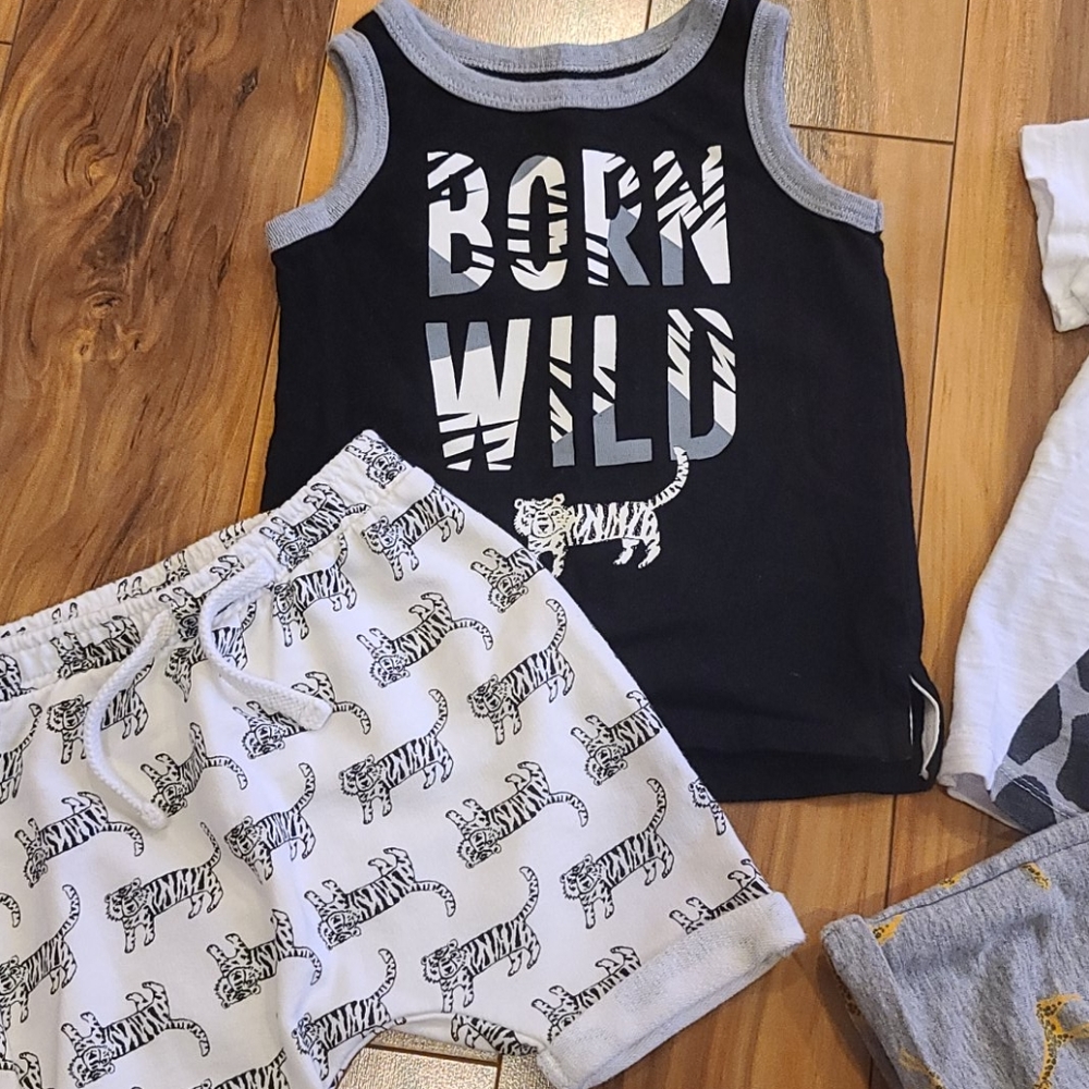 Two old navy matching shorts sets - Picture 2 of 3